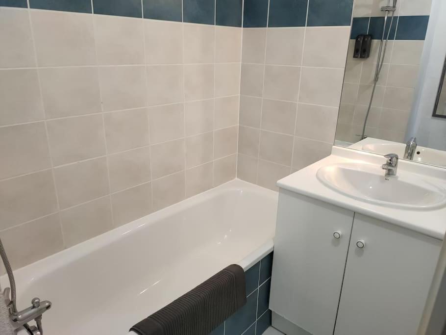 Spacieux Et Joli Appartement De 2 A 4 Personnes • Parking • Wifi Fenouillet  المظهر الخارجي الصورة