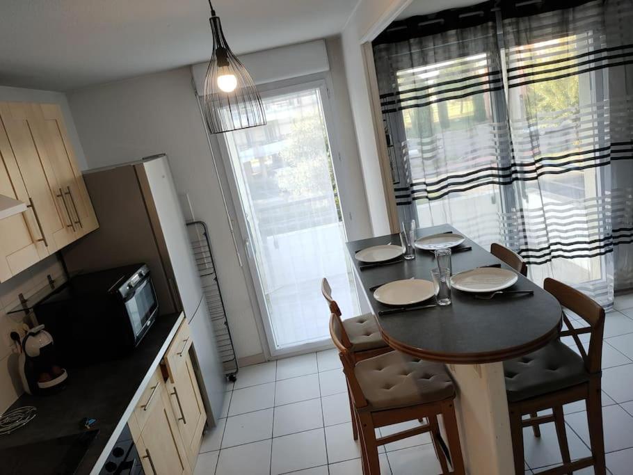 Spacieux Et Joli Appartement De 2 A 4 Personnes • Parking • Wifi Fenouillet  المظهر الخارجي الصورة